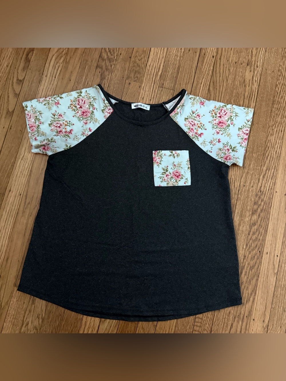 Doublju Black Burnout Tee - Subtle Sheen floral sleeves & pocket Women’s size XL